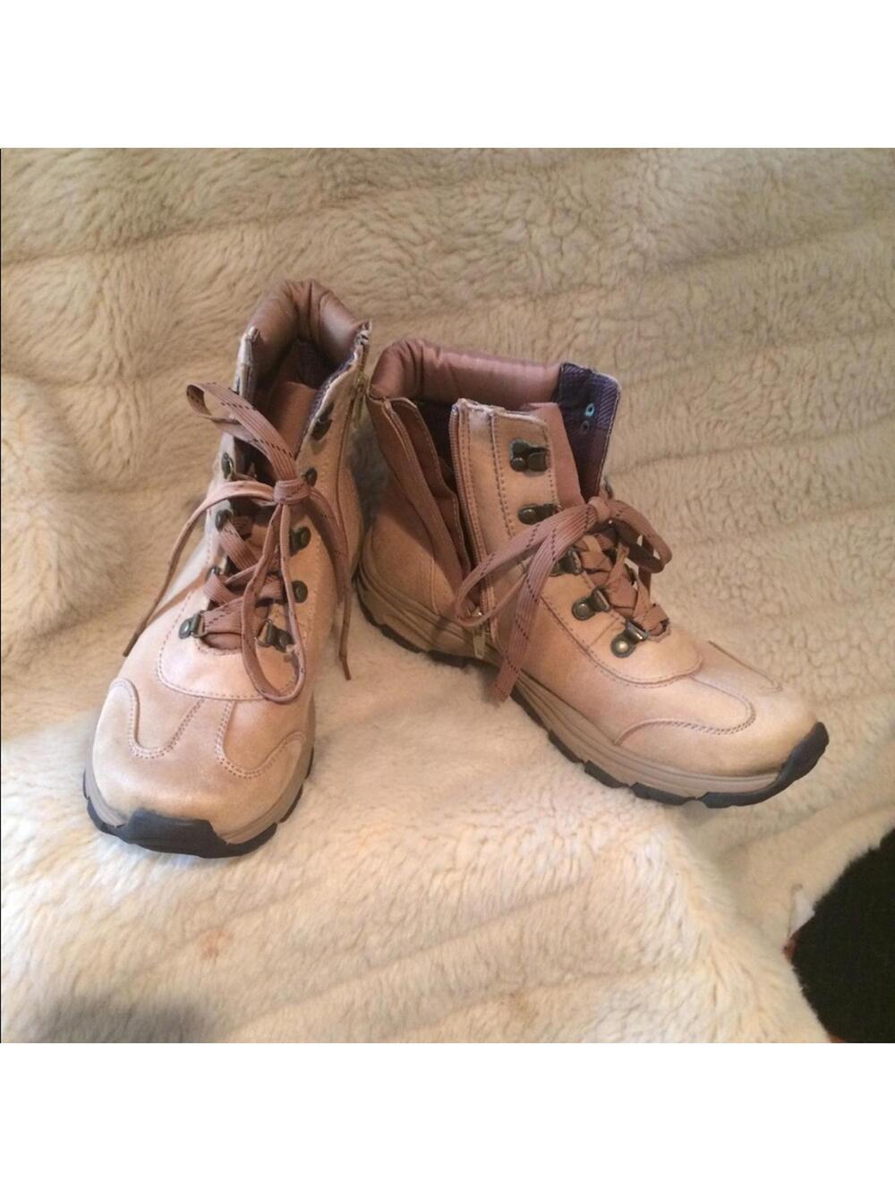 ZIBU Light Brown Hiking Boots with Lace-Up Design Size 10
